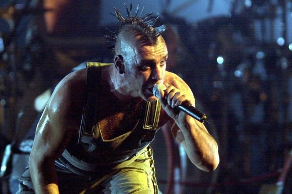 Universal Music заморозил поддержку Rammstein из-за скандала с фронтменом 