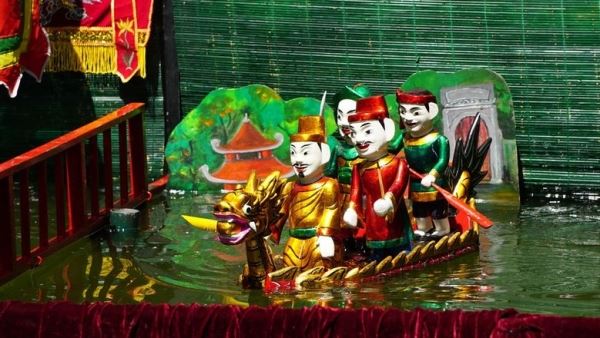 Артисты из Вьетнама показали воронежцам кукольные сказки на воде
